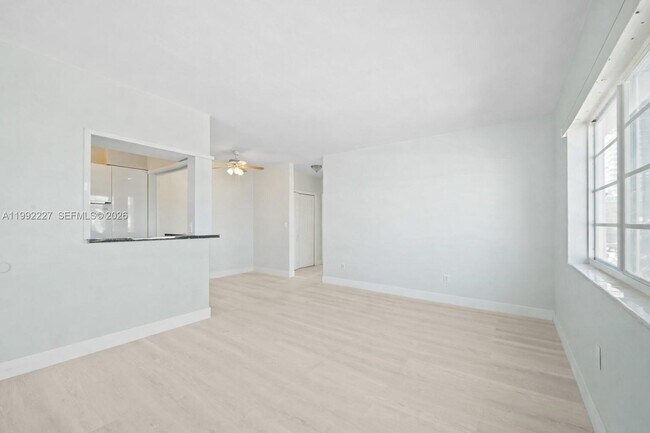 Photo - 7315 Byron Ave Unidad 10