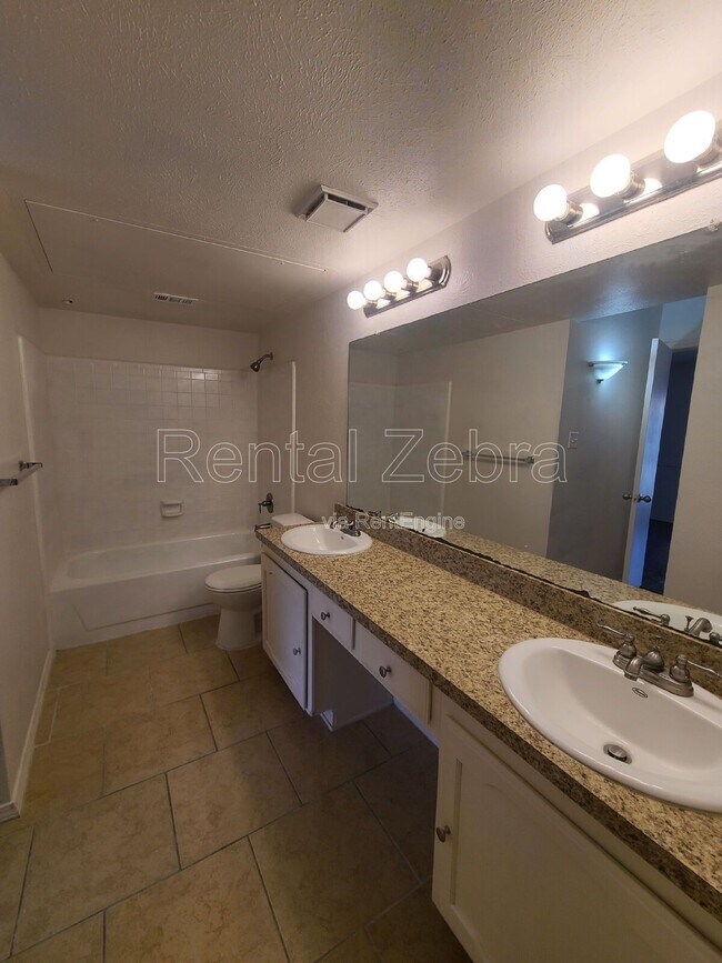 Photo - 4633 Carr St