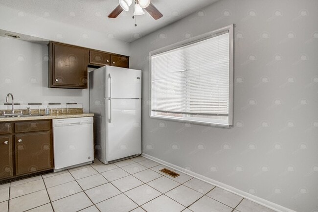 Photo - **Spacious 3-Bedroom Townhome with Partial...