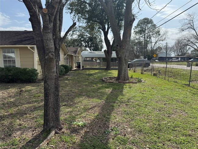 Photo - 5702 Pine Ave