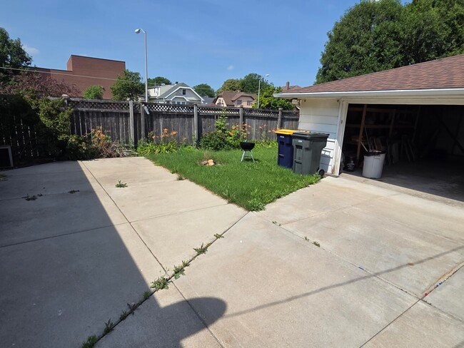 Photo - 2306 S 85th St