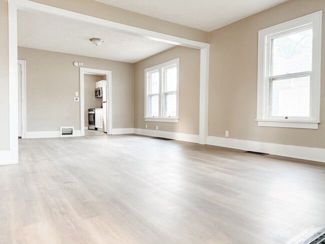 Building Photo - 2938 4th Ave Rental