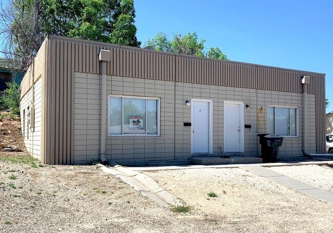 Building Photo - 1111 S Chestnut St Unit 2 Rental