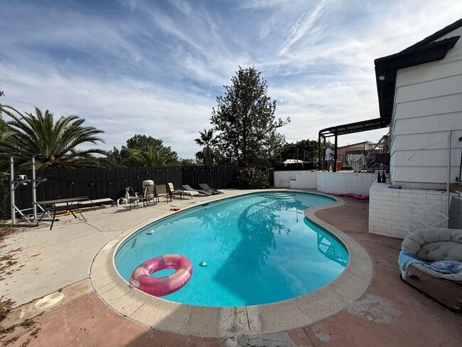 Building Photo - 5659-5661 Dorothy Way Unit 5659 Dorothy Way