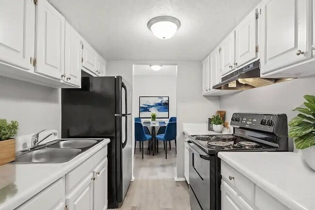 Building Photo - Marco Meadows Rental