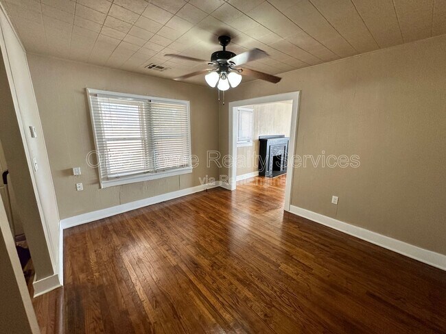 Photo - 1715 N Villa Ave