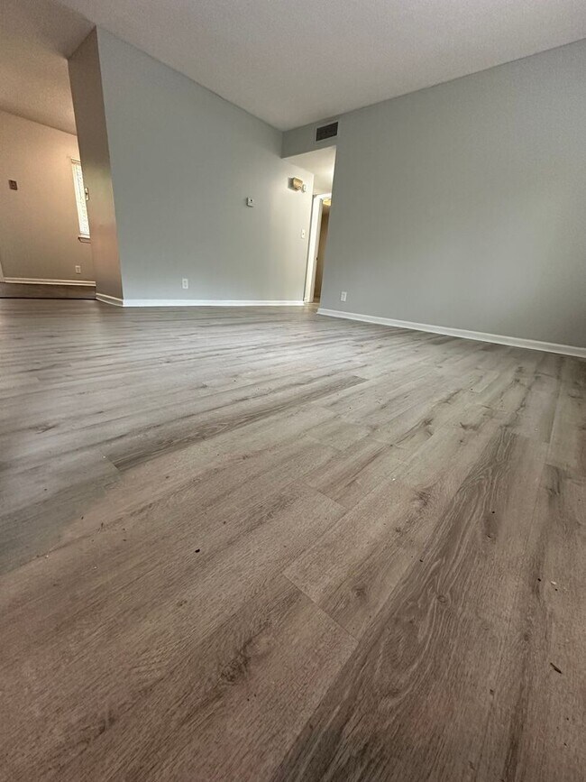 Photo - 3340 Pinewood Ave Unit B