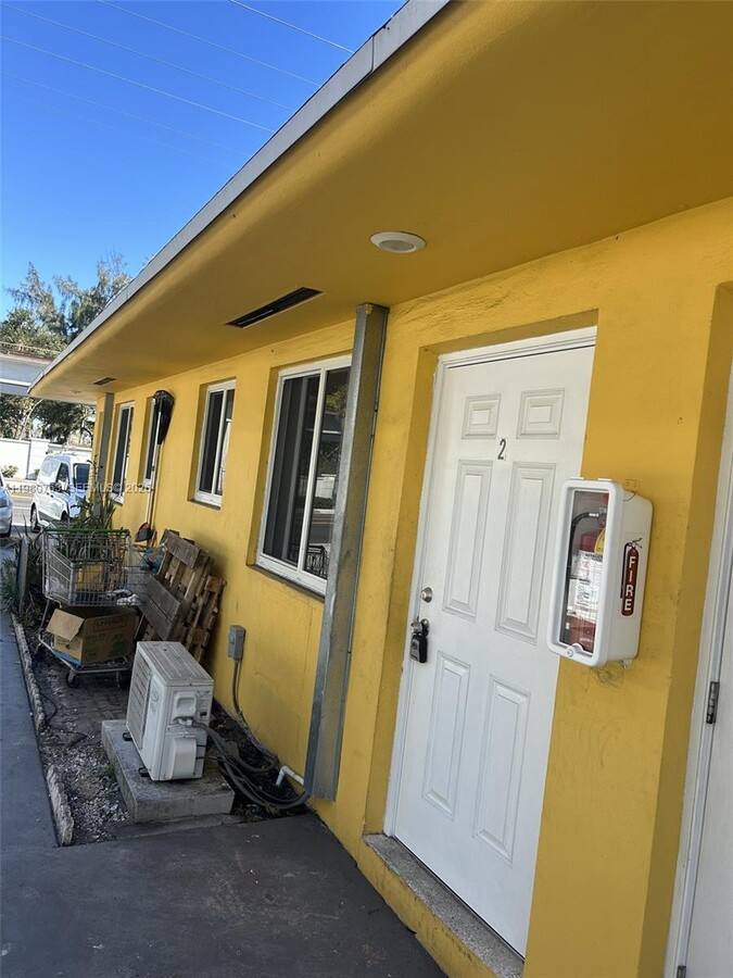 Photo - 318 E 21st St Unit 2