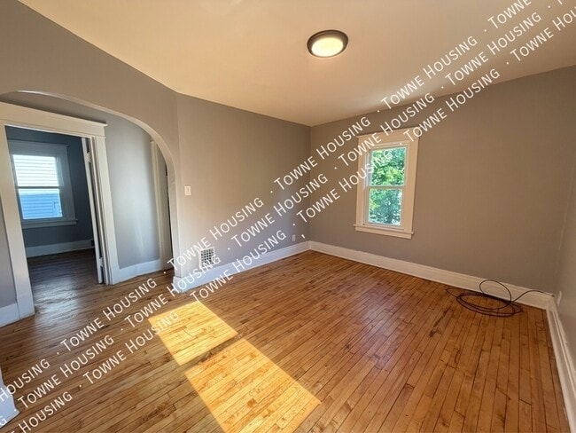 Photo - 37 Holmes St Unit Back Upper