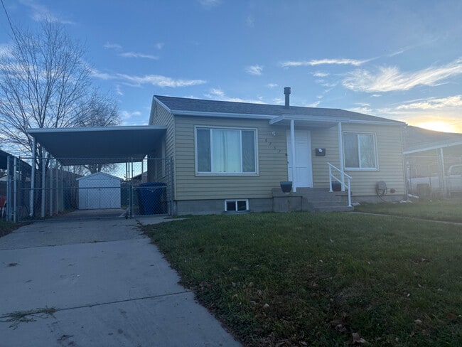 Building Photo - 8757 W Helen Dr