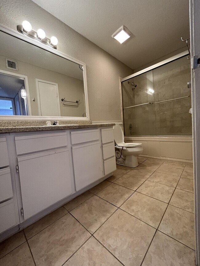 Photo - 755 Riverside Dr