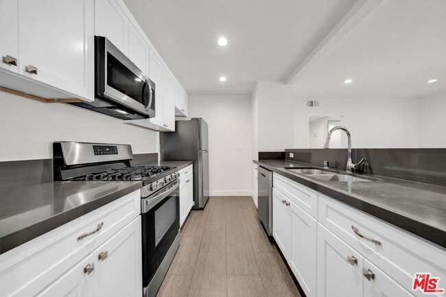 Photo - 7453 Haskell Ave Unidad 7