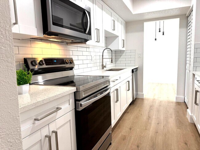 Building Photo - 7051 Environ Blvd Unit 633 Rental