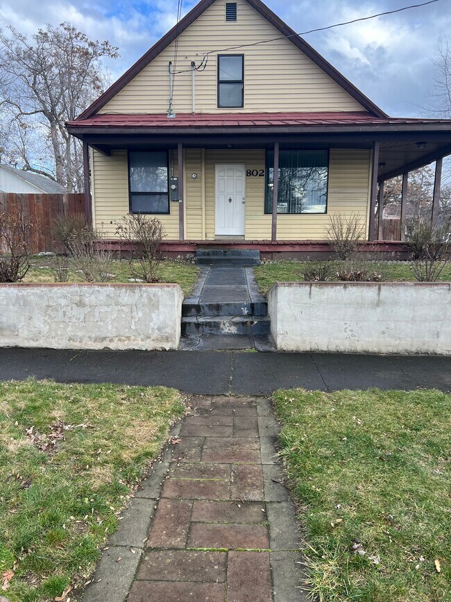 Photo - 802 N 8th Ave