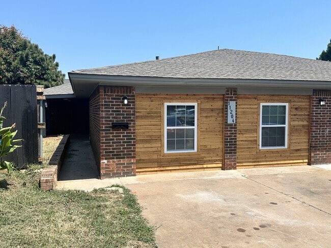 Building Photo - 11204 N Stratford Dr Rental