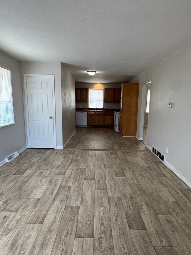 Photo - 671 W 64th St Unidad 671