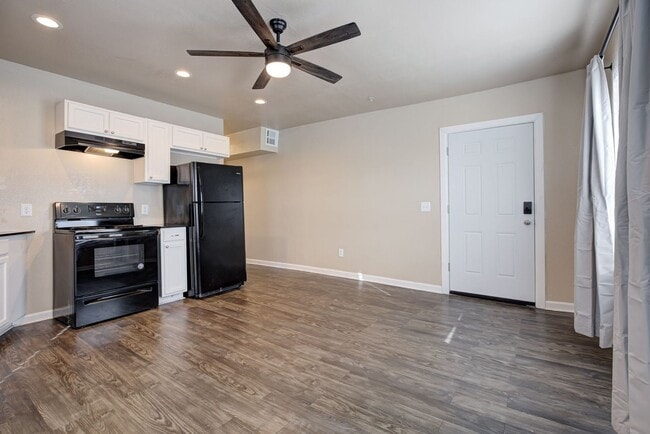 Photo - ** Move-in Special - First Full Month's Rent Free ** Bright & Stylish 2-Bedroom Close to the Plaz...