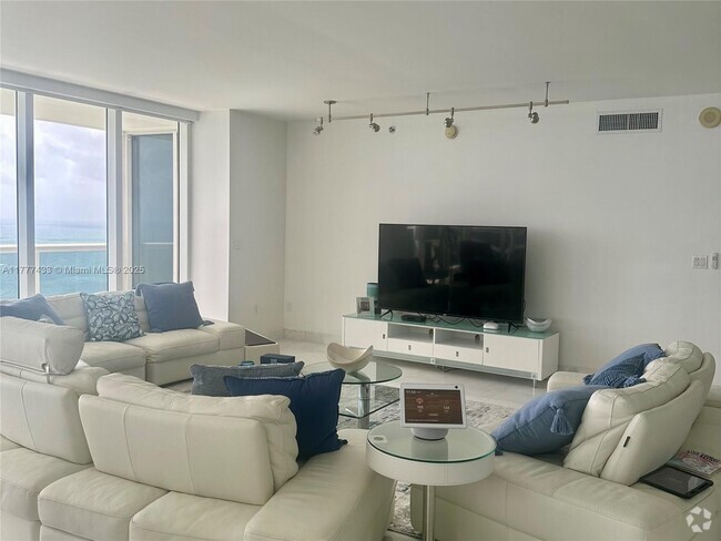 Building Photo - 1850 S Ocean Dr Unit 3701 Rental