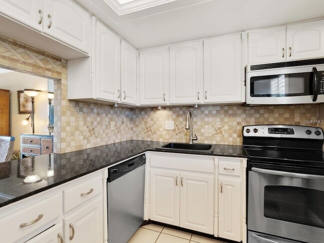 Photo - 600 Sutton Pl Unit 201