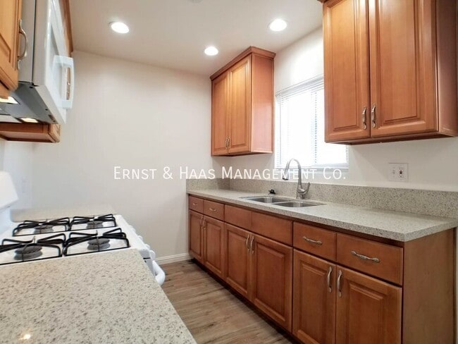 Photo - 77 E Mountain View St