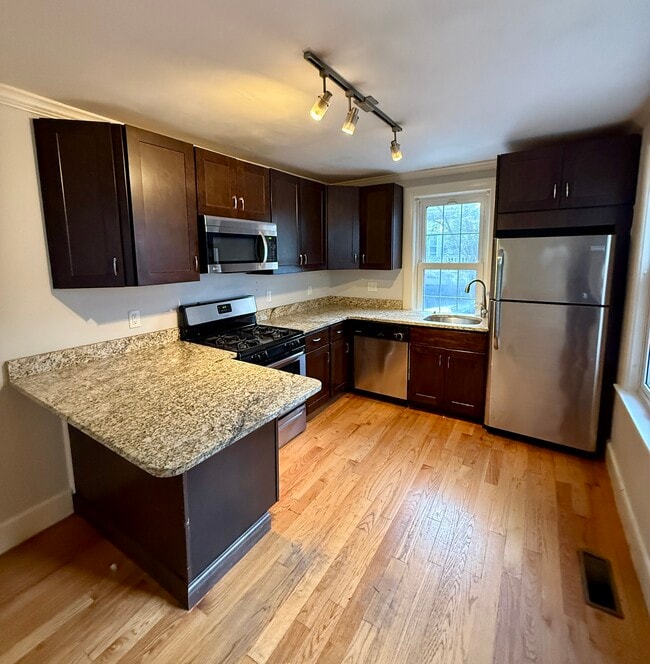 Building Photo - 2 Braemore Rd Unit 1