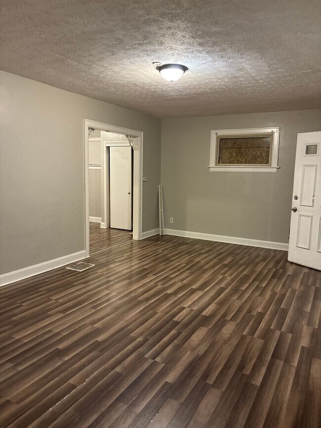 Photo - 48 N Roys Ave