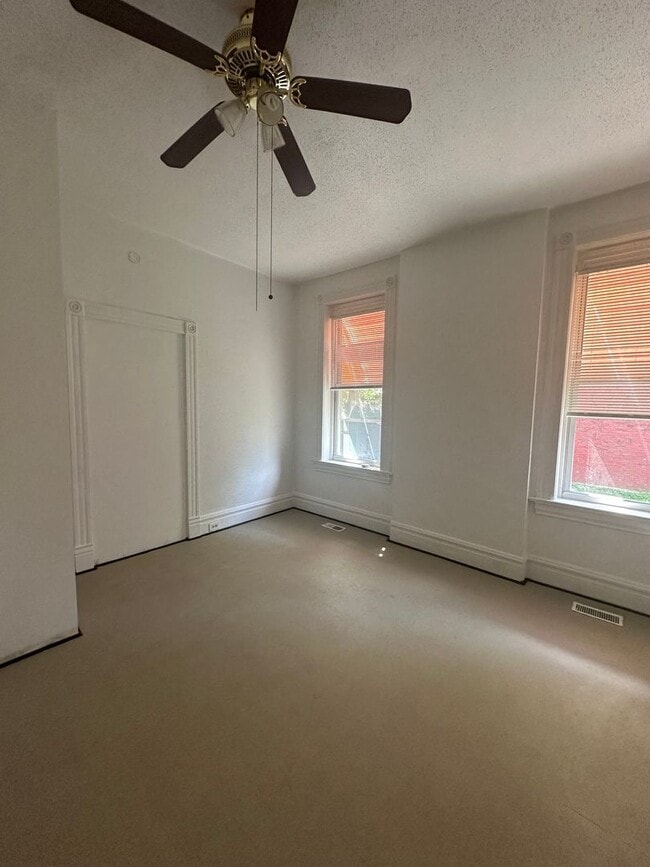 Photo - Amazing 2 Bedroom 1 Bathroom Home