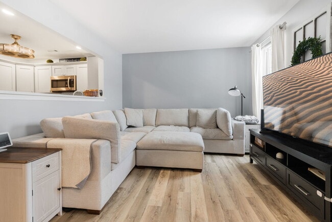 Photo - 986 Four Seasons Blvd