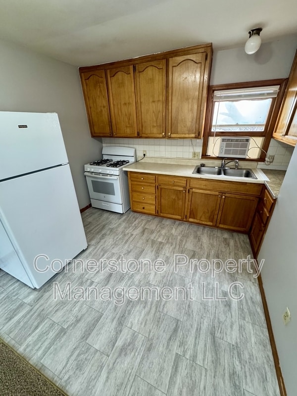 Photo - 8310 Center Dr