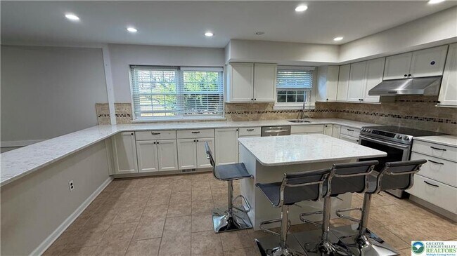 Photo - 639 Heather Ln