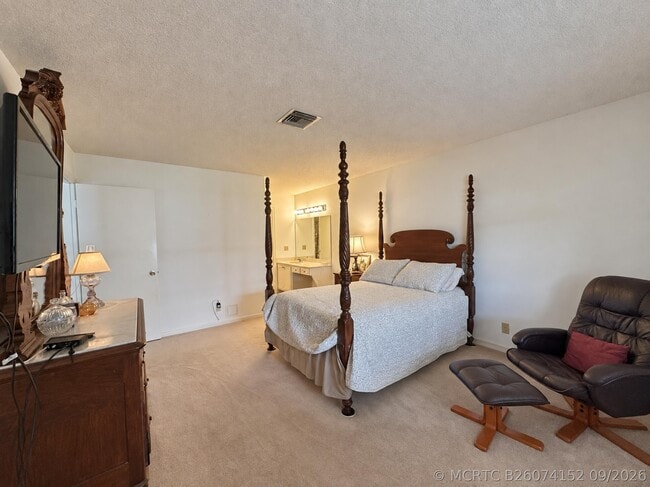 1121 Boxwood Dr