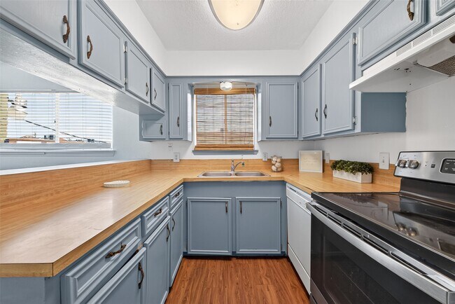Photo - 7714 Renwick Dr Unit D13