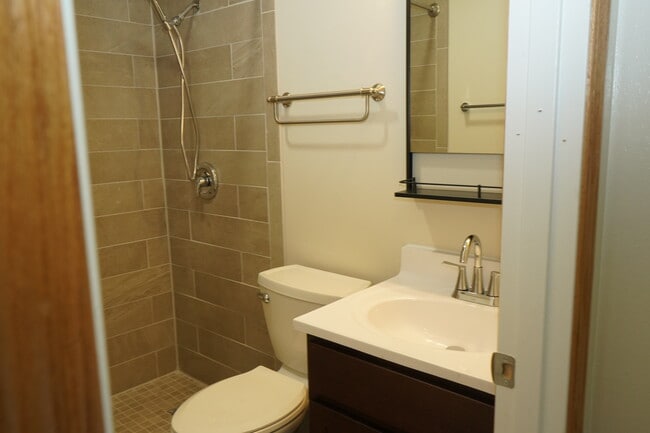 Photo - JJGF 2 - 851-861 Evergreen Dr