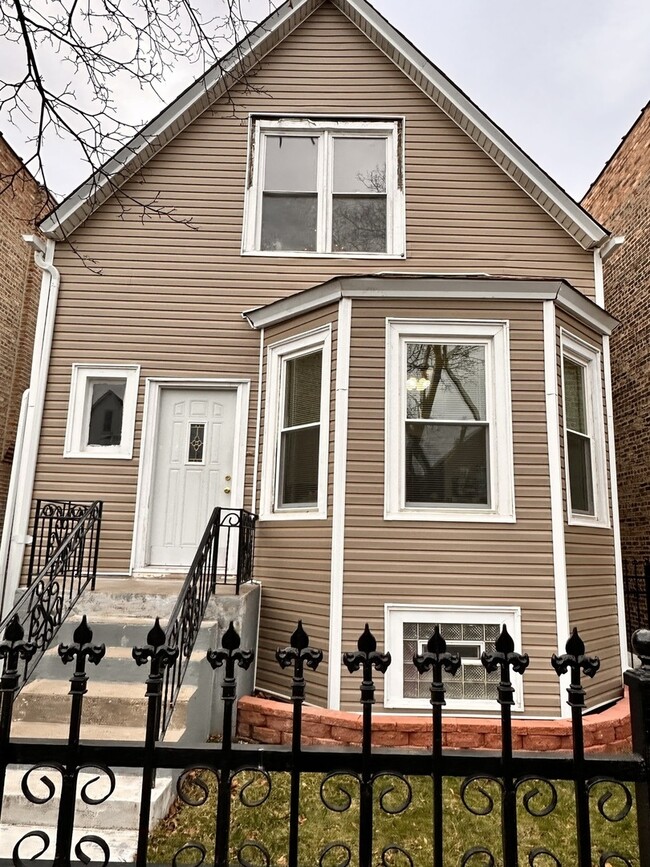 Building Photo - 2429 N Springfield Ave Unit 1 Rental