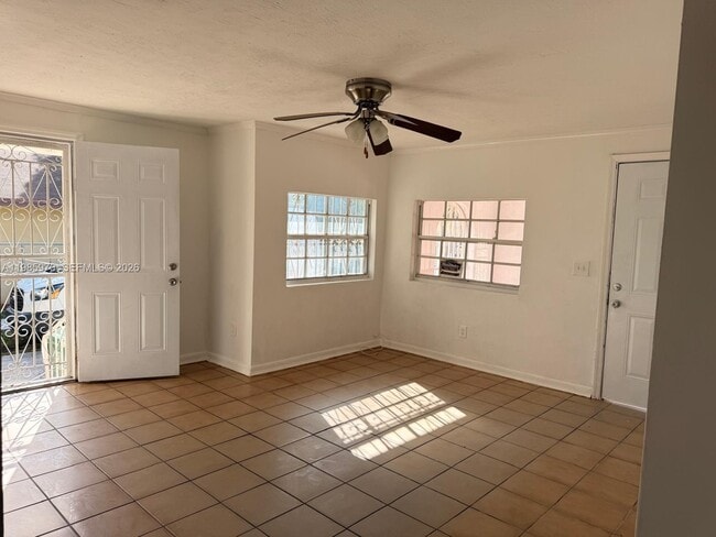 Photo - 409 NW 33rd St Unidad 1