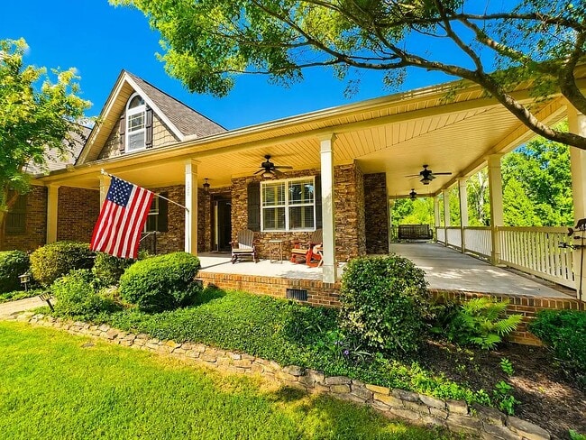 Photo - 128 Fox Farm Way