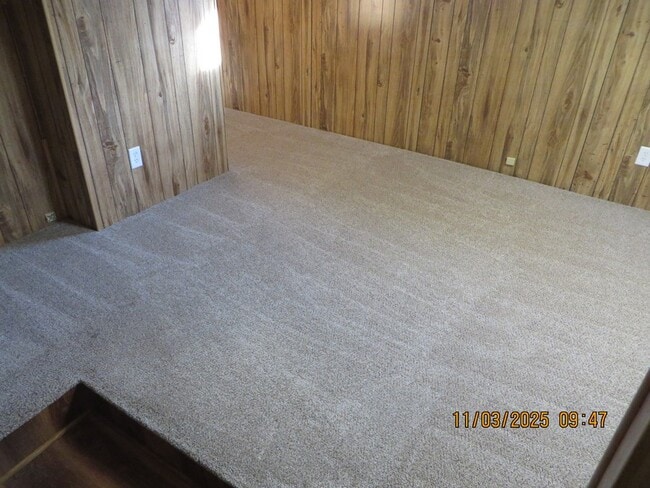 Building Photo - 921 W 8th St Unit B