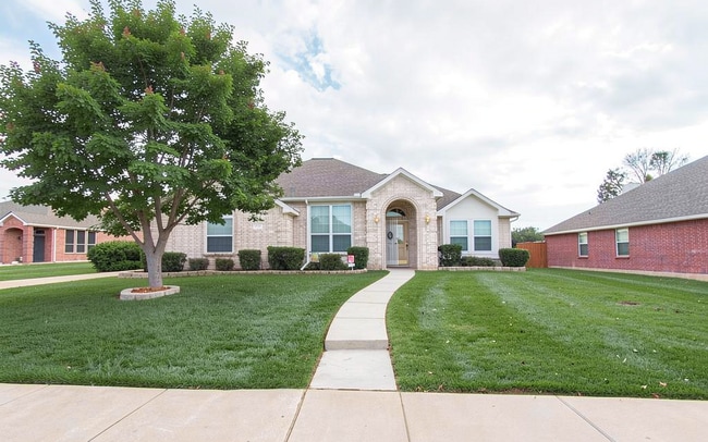Building Photo - 234 Silvercreek Dr
