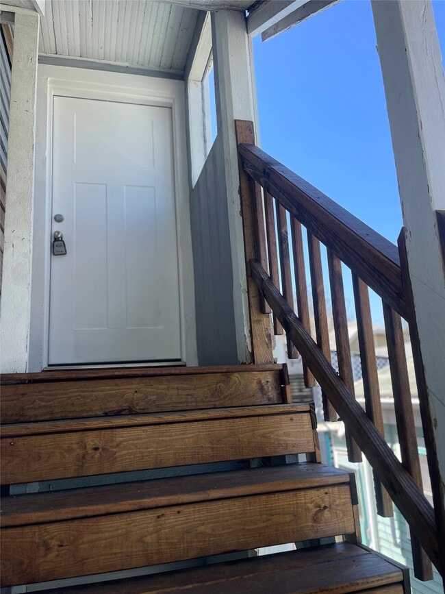 Photo - 1402 Winnie St