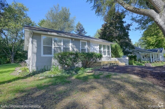 Building Photo - 2470 Burleigh St Rental