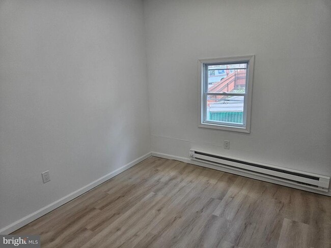 Photo - 319 S 6th St