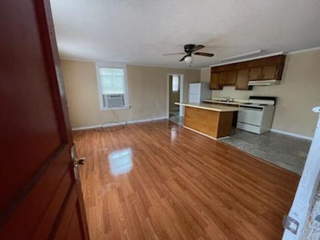 Photo - 220 E Main St