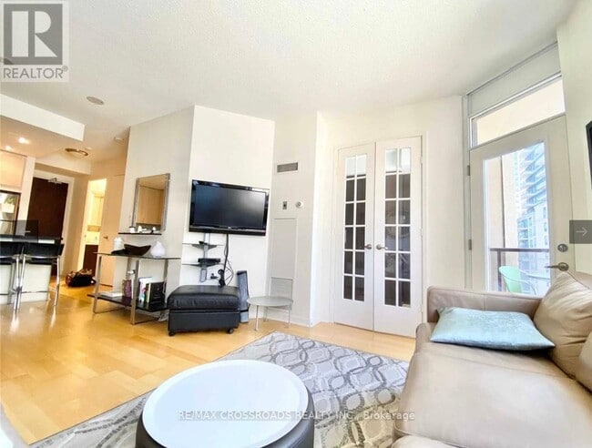 Photo - 85 Bloor St E Unité 1212