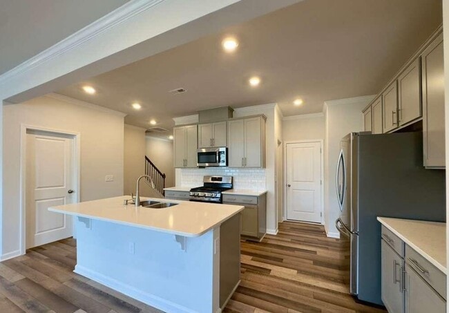 Building Photo - 5014 Pufa St