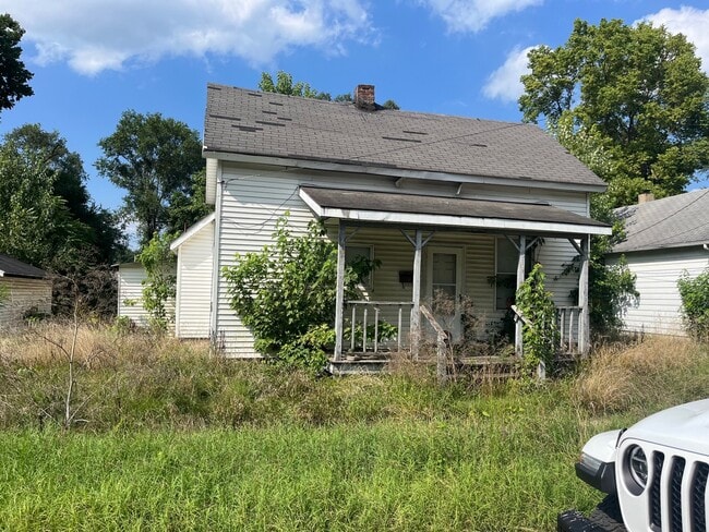 Building Photo - 819 May St