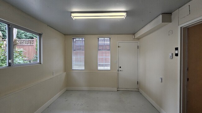 Photo - 1587 Stayte Rd