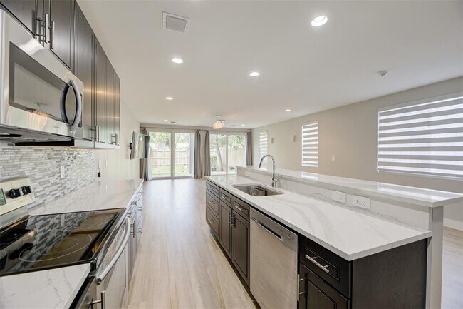 Photo - 619 SW 17th St