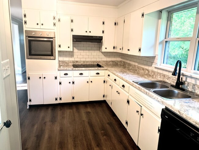 Photo - 2125 Cherry St SE