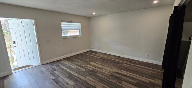 Photo - 201 NE 2nd Ave Unit Studio