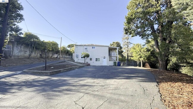 3682 Seven Hills Rd